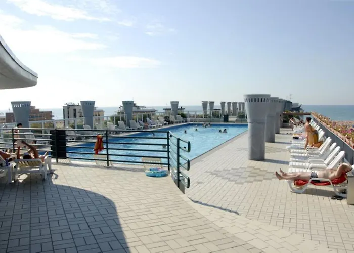 Charming Flat With Shared Pool - Beahost 비비오네